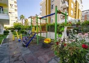 شقة 2 + 1  في مجمع 600 متر إلى البحر في أنطاليا