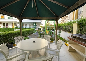 شقة 2 + 1  في مجمع 600 متر إلى البحر في أنطاليا