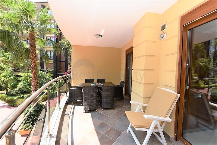 شقة فاخرة ثلاث غرف وصالة ضمن مجمع فاخر على البحر مباشرة في مركز الانيا 