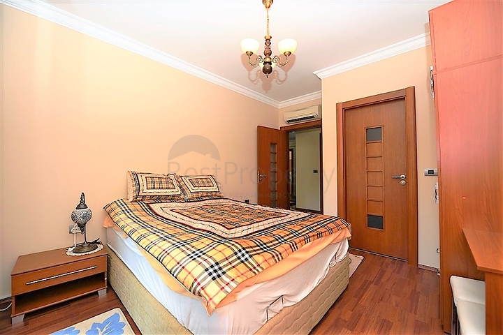 شقة فاخرة ثلاث غرف وصالة ضمن مجمع فاخر على البحر مباشرة في مركز الانيا 