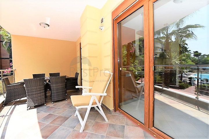 شقة فاخرة ثلاث غرف وصالة ضمن مجمع فاخر على البحر مباشرة في مركز الانيا 