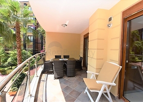 شقة فاخرة ثلاث غرف وصالة ضمن مجمع فاخر على البحر مباشرة في مركز الانيا 