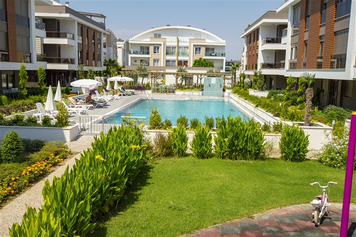 شقق 2 + 1 و 4 + 1 في مجمع في غوزيلوبا لارا