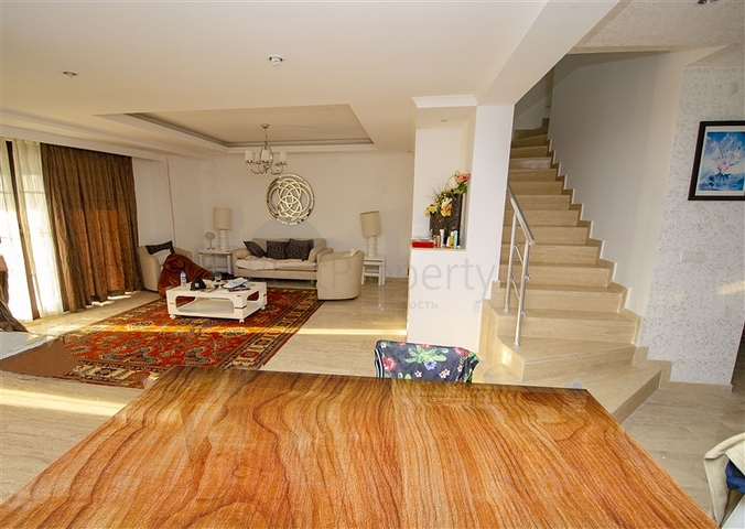 فلل للبيع مع مسبح في مجمع من النوع الفندقي