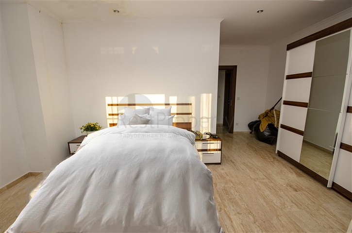 فلل للبيع مع مسبح في مجمع من النوع الفندقي