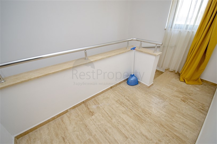 فلل للبيع مع مسبح في مجمع من النوع الفندقي