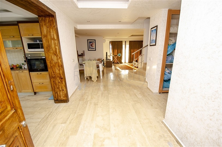 فلل للبيع مع مسبح في مجمع من النوع الفندقي