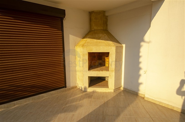 فلل للبيع مع مسبح في مجمع من النوع الفندقي