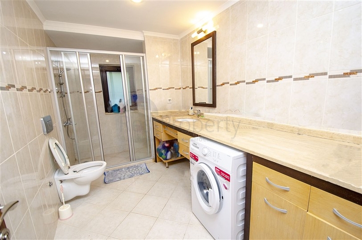 فلل للبيع مع مسبح في مجمع من النوع الفندقي