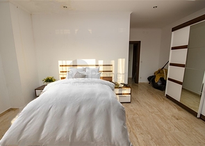 فلل للبيع مع مسبح في مجمع من النوع الفندقي