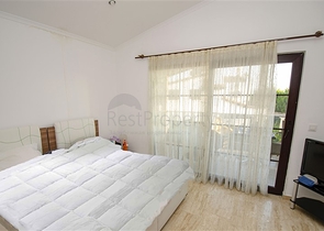 فلل للبيع مع مسبح في مجمع من النوع الفندقي