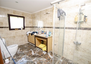 فلل للبيع مع مسبح في مجمع من النوع الفندقي