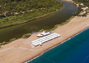 فلل للبيع مع مسبح في مجمع من النوع الفندقي