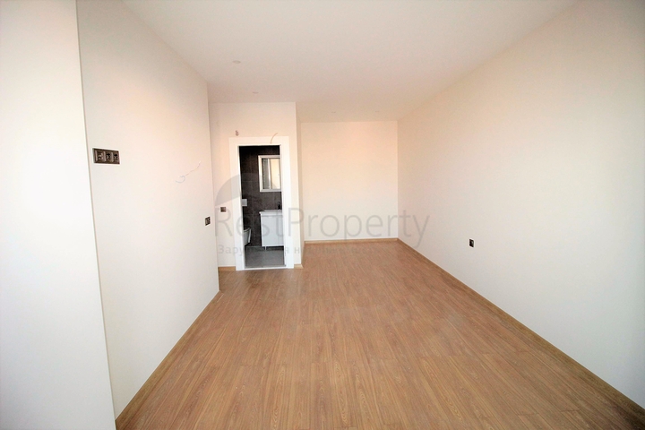 شقة ثلاث غرف وصالة ضمن مجمع حديث في مركز الانيا