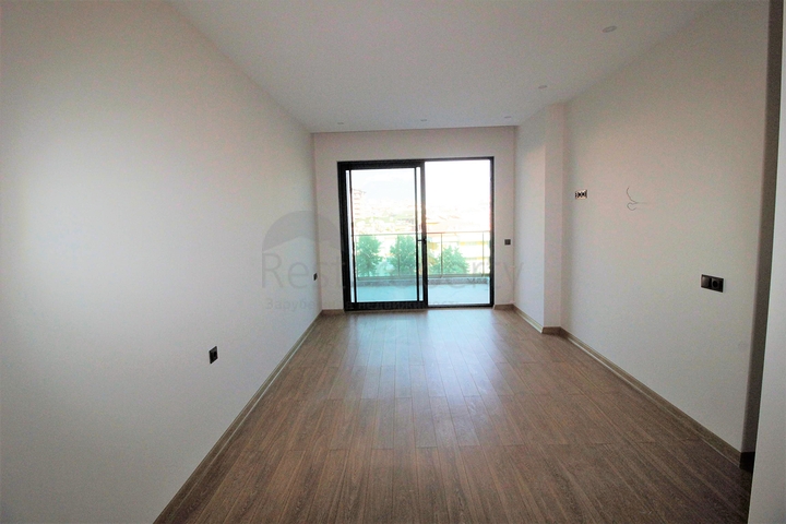 شقة ثلاث غرف وصالة ضمن مجمع حديث في مركز الانيا