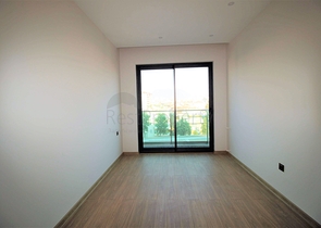 شقة ثلاث غرف وصالة ضمن مجمع حديث في مركز الانيا