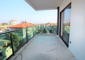 شقة ثلاث غرف وصالة ضمن مجمع حديث في مركز الانيا