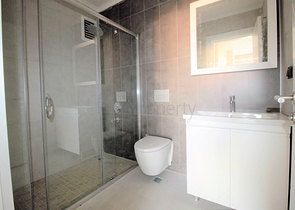 شقة ثلاث غرف وصالة ضمن مجمع حديث في مركز الانيا