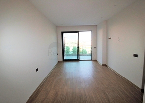 شقة ثلاث غرف وصالة ضمن مجمع حديث في مركز الانيا