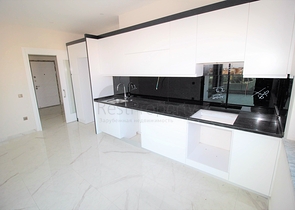 شقة ثلاث غرف وصالة ضمن مجمع حديث في مركز الانيا