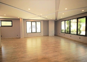 شقة ثلاث غرف وصالة ضمن مجمع حديث في مركز الانيا