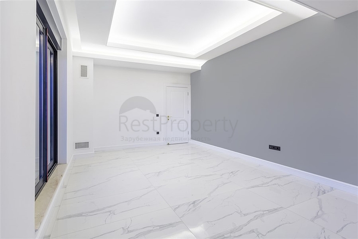 فلل فاخرة - مع اطلالة بحرية ساحرة في مركز الانيا 