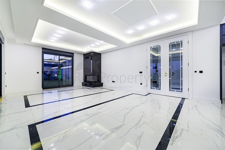 فلل فاخرة - مع اطلالة بحرية ساحرة في مركز الانيا 