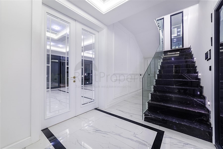 فلل فاخرة - مع اطلالة بحرية ساحرة في مركز الانيا 