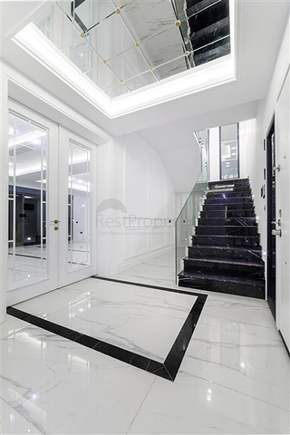 فلل فاخرة - مع اطلالة بحرية ساحرة في مركز الانيا 