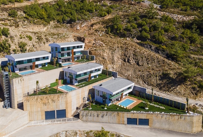 فلل فاخرة - مع اطلالة بحرية ساحرة في مركز الانيا 