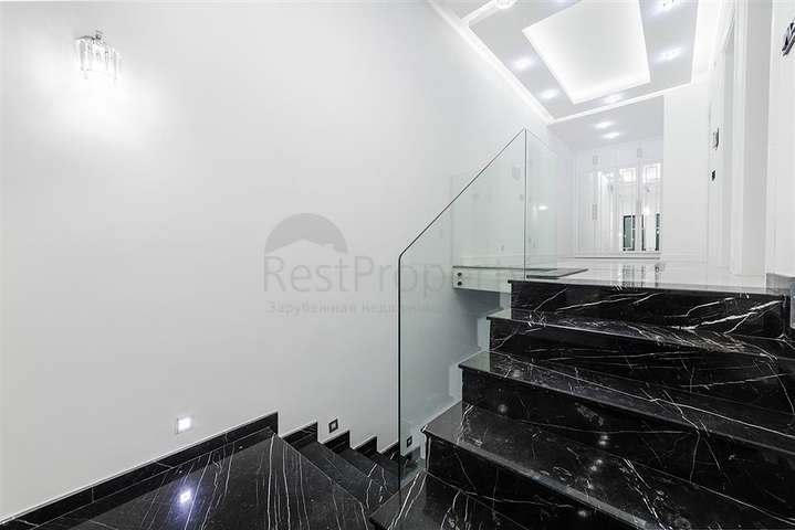 فلل فاخرة - مع اطلالة بحرية ساحرة في مركز الانيا 