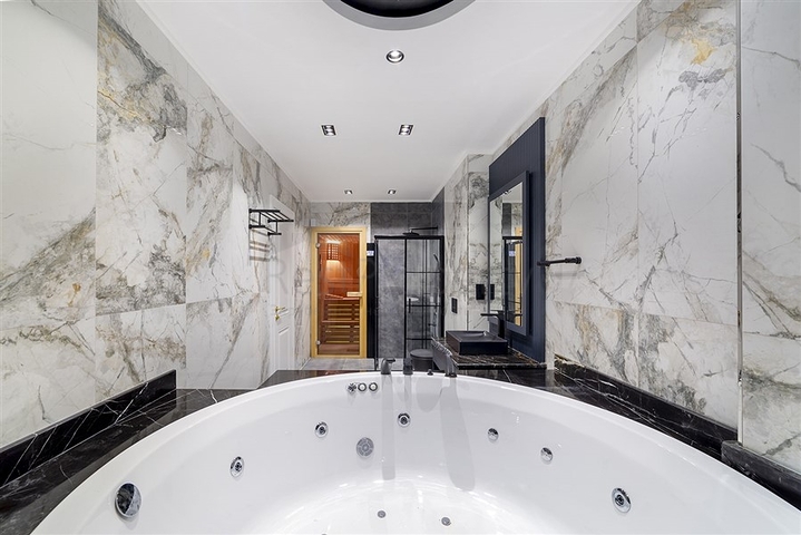 فلل فاخرة - مع اطلالة بحرية ساحرة في مركز الانيا 