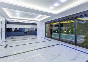 فلل فاخرة - مع اطلالة بحرية ساحرة في مركز الانيا 