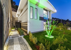 فلل فاخرة - مع اطلالة بحرية ساحرة في مركز الانيا 