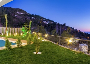 فلل فاخرة - مع اطلالة بحرية ساحرة في مركز الانيا 