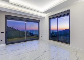 فلل فاخرة - مع اطلالة بحرية ساحرة في مركز الانيا 