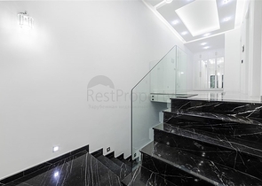 فلل فاخرة - مع اطلالة بحرية ساحرة في مركز الانيا 