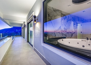 فلل فاخرة - مع اطلالة بحرية ساحرة في مركز الانيا 