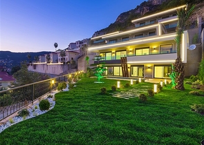 فلل فاخرة - مع اطلالة بحرية ساحرة في مركز الانيا 