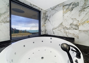 فلل فاخرة - مع اطلالة بحرية ساحرة في مركز الانيا 