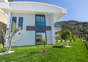 فلل فاخرة - مع اطلالة بحرية ساحرة في مركز الانيا 