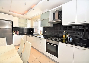 شقة  دوبلكس غرفتين وصالة مفروشة ضمن مجمع خمس نجوم في افسلار / الانيا 