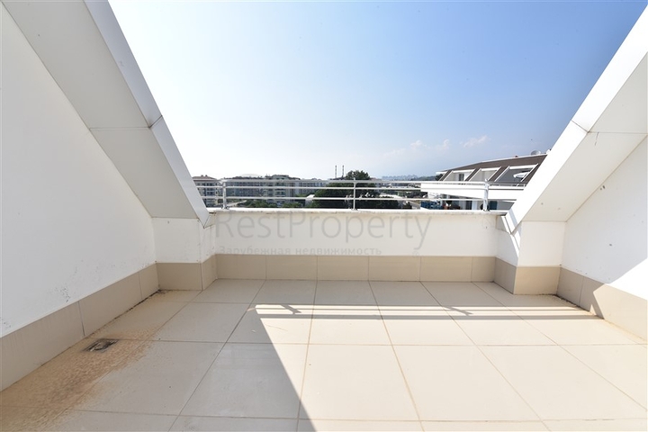 دوبلكس عائلية من تصميم اربع غرف وصالة ضمن مجمع حديث في كاستل / الانيا 