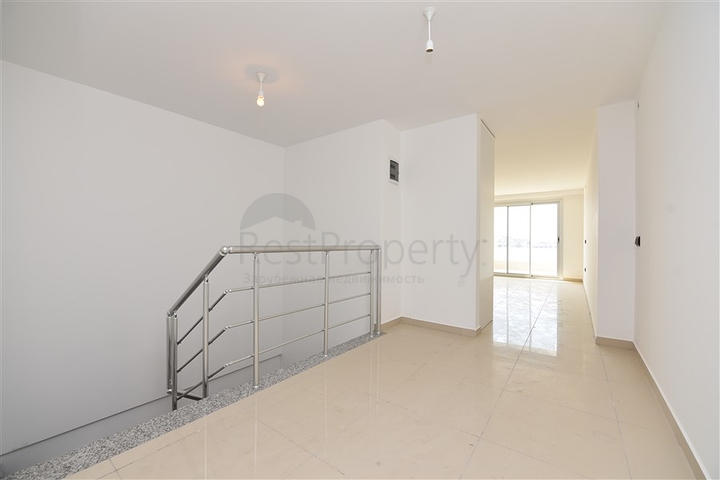 دوبلكس عائلية من تصميم اربع غرف وصالة ضمن مجمع حديث في كاستل / الانيا 