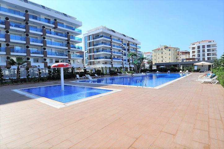 دوبلكس عائلية من تصميم اربع غرف وصالة ضمن مجمع حديث في كاستل / الانيا 