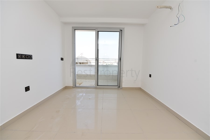 دوبلكس عائلية من تصميم اربع غرف وصالة ضمن مجمع حديث في كاستل / الانيا 