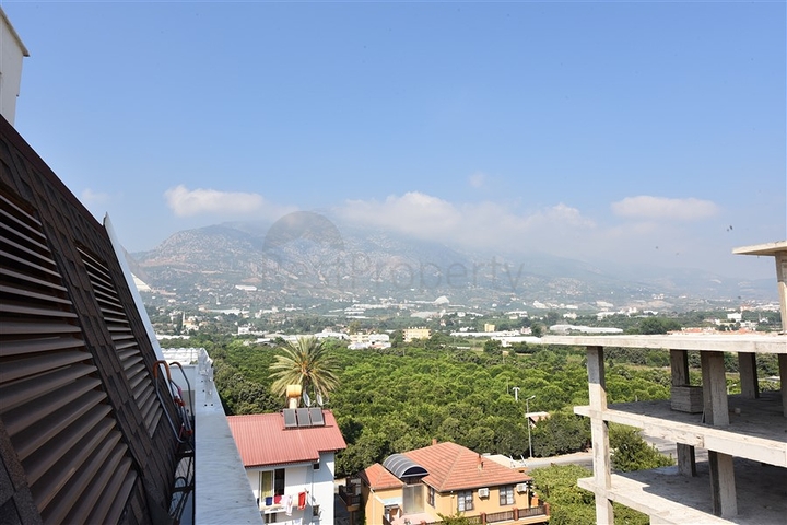 دوبلكس عائلية من تصميم اربع غرف وصالة ضمن مجمع حديث في كاستل / الانيا 