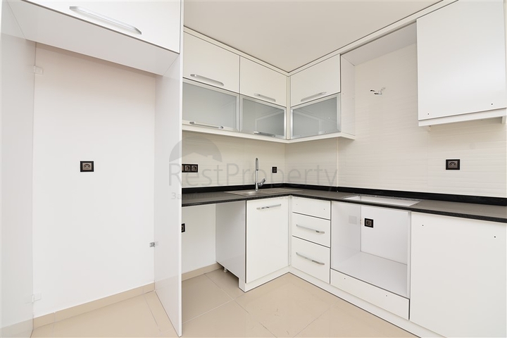 دوبلكس عائلية من تصميم اربع غرف وصالة ضمن مجمع حديث في كاستل / الانيا 