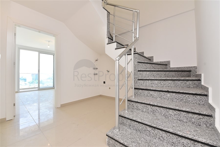 دوبلكس عائلية من تصميم اربع غرف وصالة ضمن مجمع حديث في كاستل / الانيا 