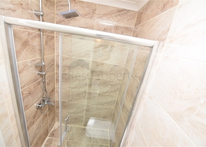 دوبلكس عائلية من تصميم اربع غرف وصالة ضمن مجمع حديث في كاستل / الانيا 